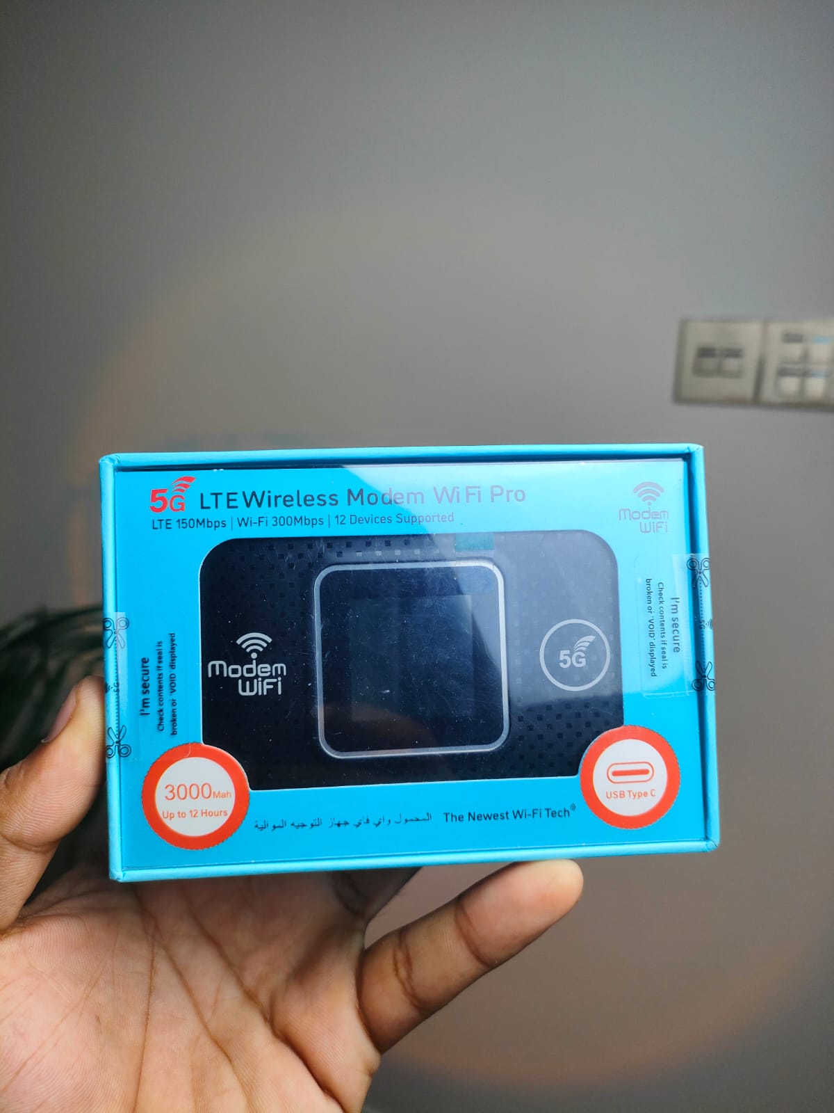 5G Display Pocket Router