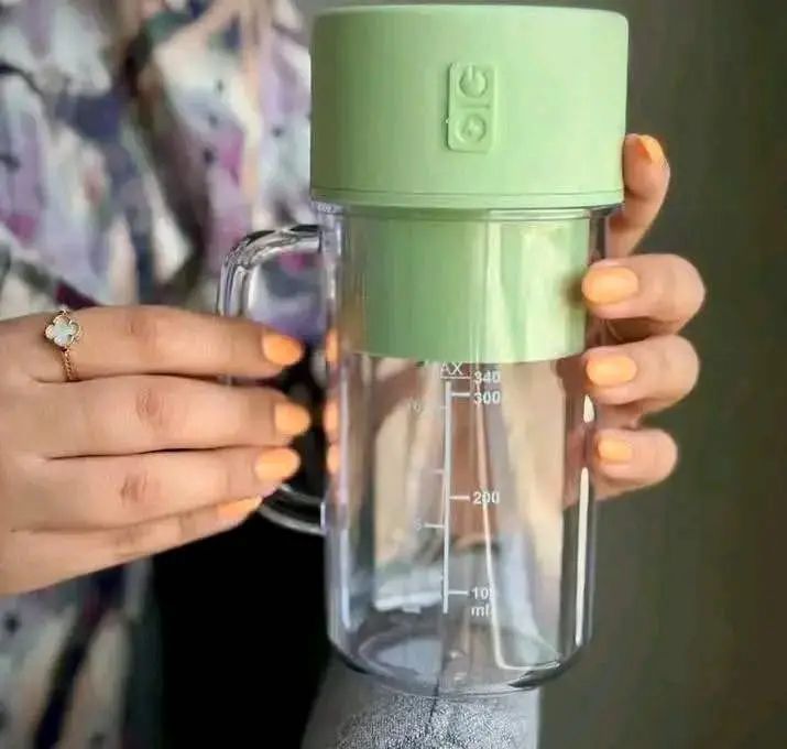 Portable A-807 Crusher Juicer with Juice Cup & Straw